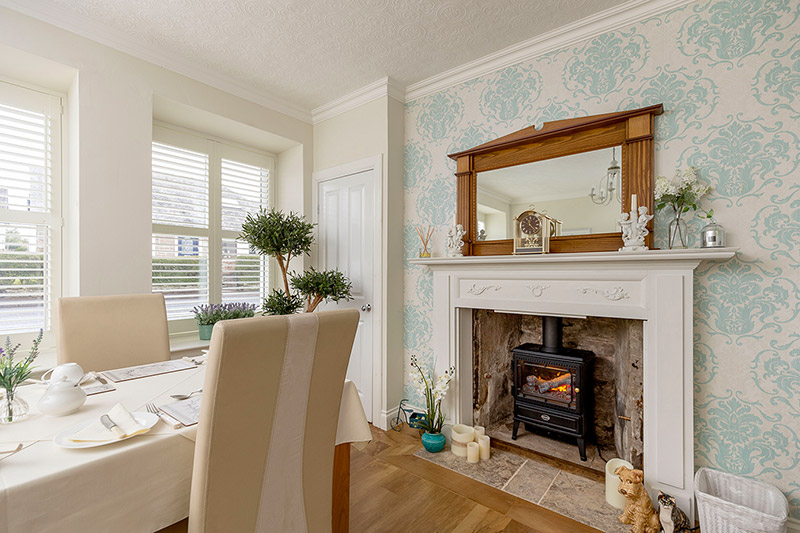 B&ampB; Dining Room - Stove